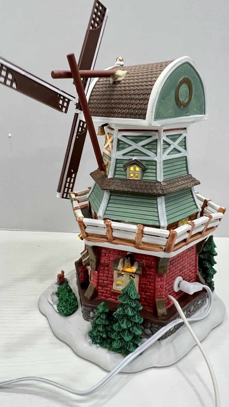 Lemax Vail Village “Stony Brook Windmill” 25384 Retired 2012 LED Brand NEW !