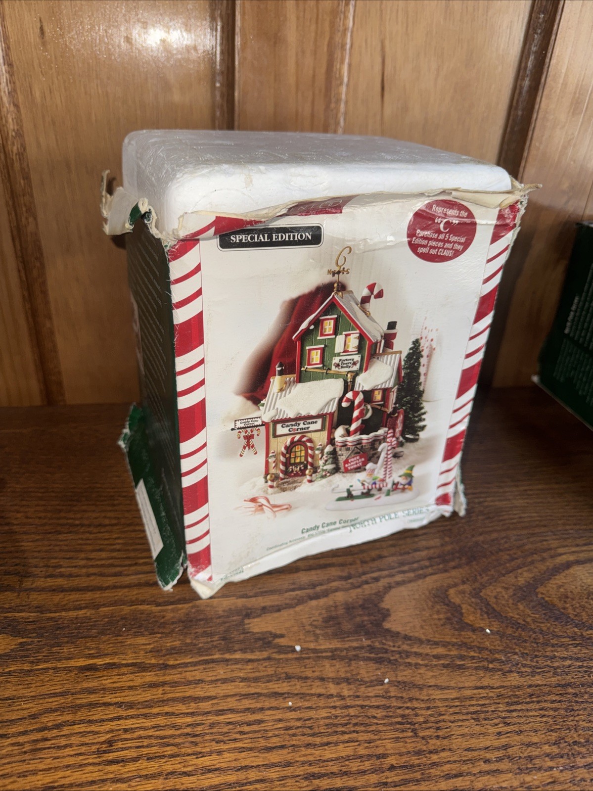 Dept 56 “Candy Cane Corner” #56.56952 North Pole Series – EUC – BOX IS HORRIBLE