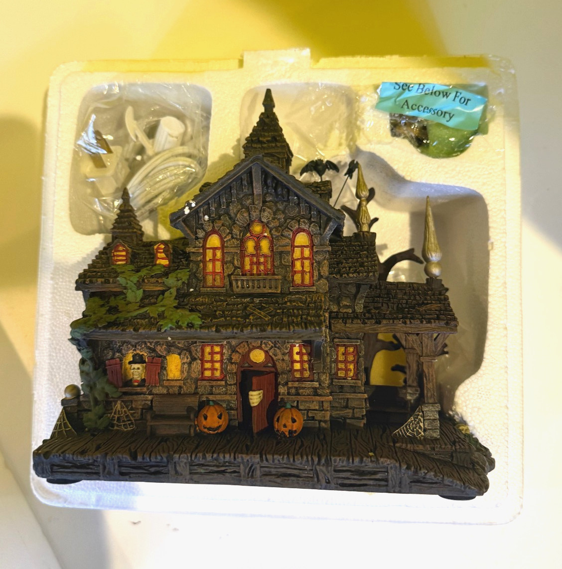 Hawthorne Village, Universal Monsters, Transylvania Train Station – Brand New
