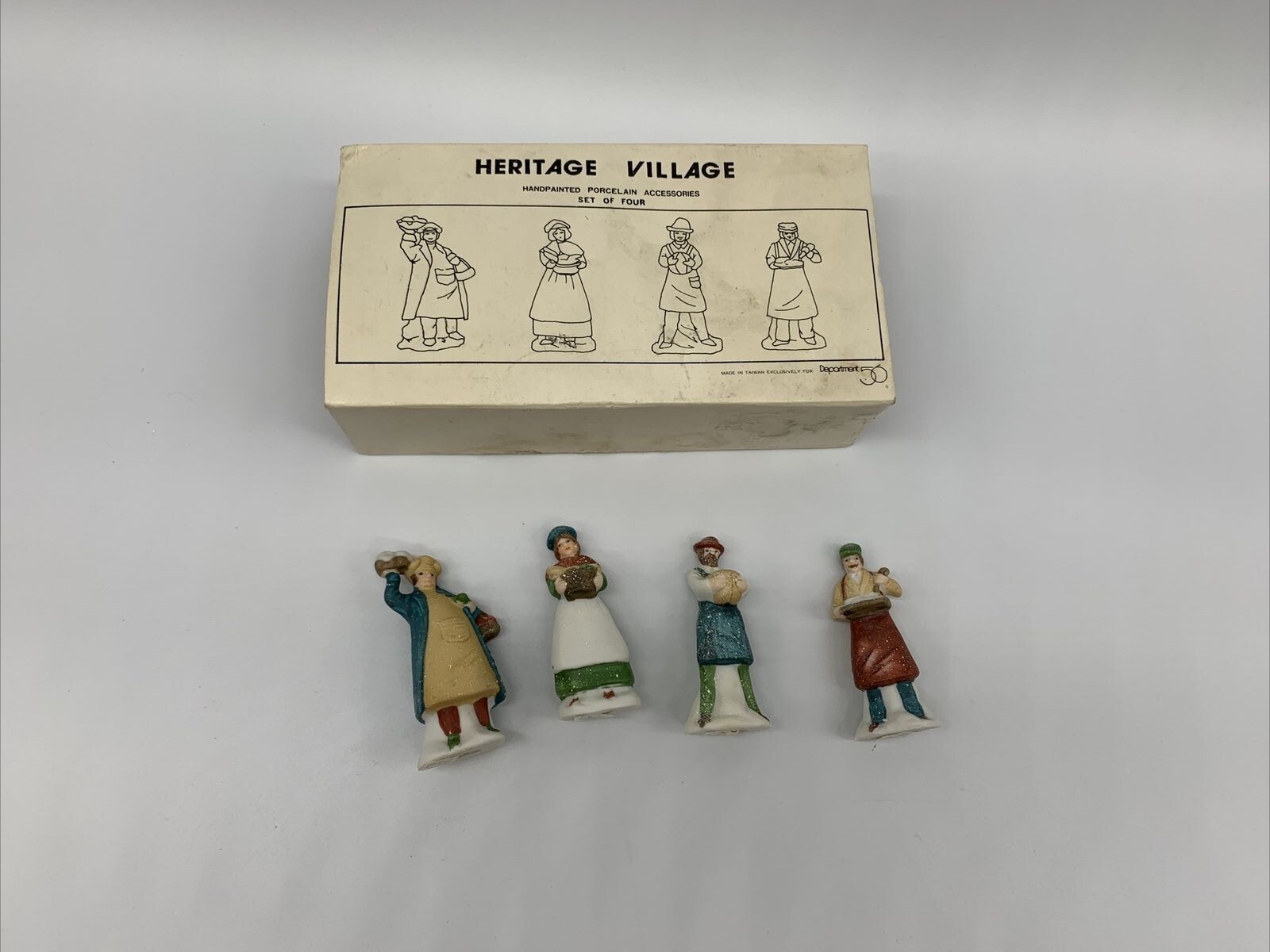 Department 56 Heritage Village Set Of Four Handpainted Porcelain Accessories