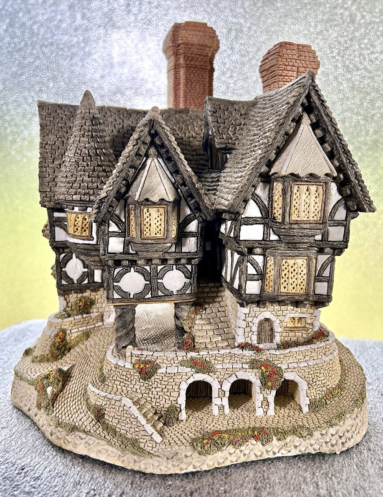 Falstaffs Manor #4973 David Winter 1986 Cottage Collection Retired 1991 8.5”x7.5