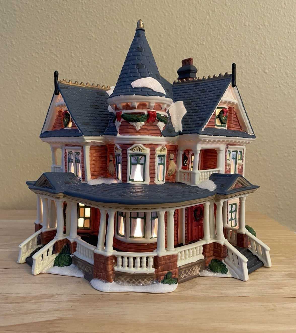 Parmore Estates Bed & Breakfast Holiday Inspirations Lighted House
