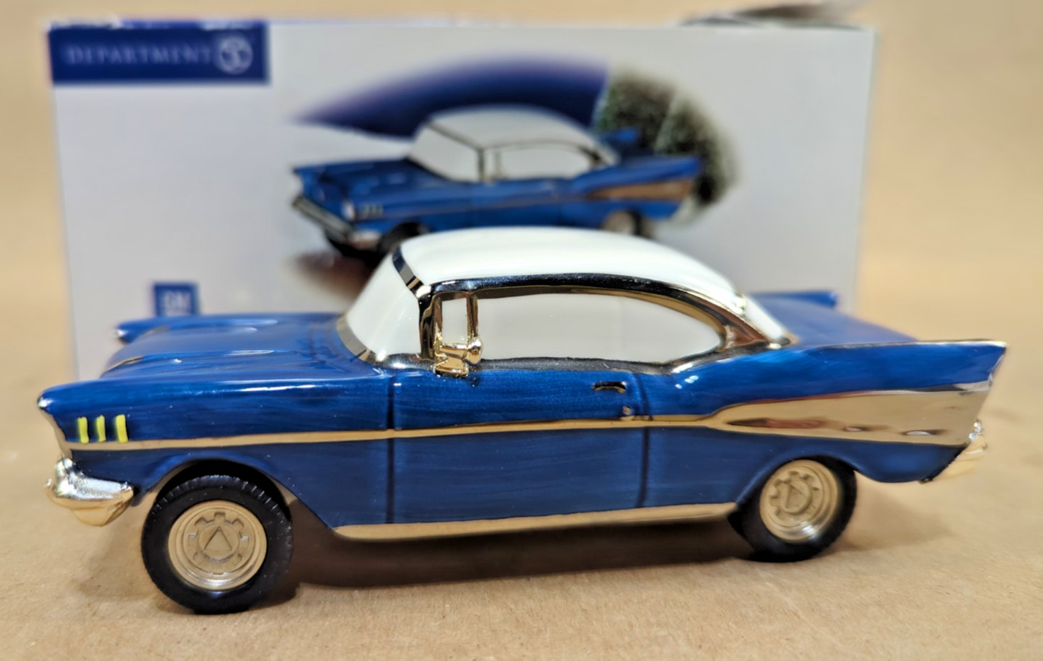Department 56 Snow Village Classic Cars 1957 Chevrolet Bel Air w/ Box