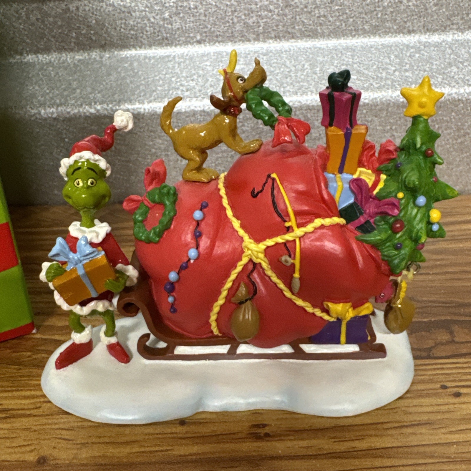 Dept 56 Grinch Village – Grinch’s Small Heart Grew Three Sizes That Day w Box