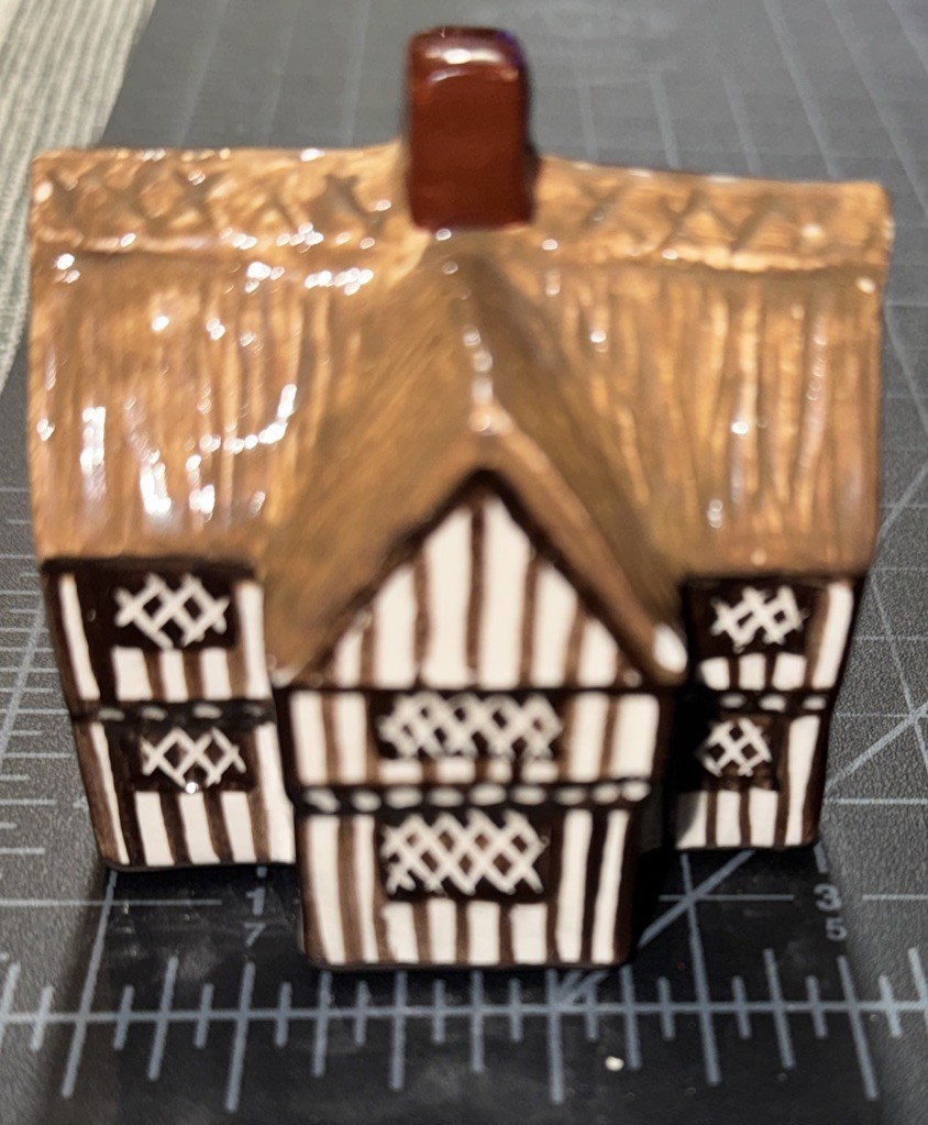 Vintage Suffolk Cottages Ceramic Miniature Cottage #3 Made In England **Read**