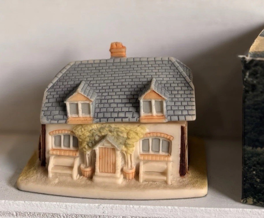 Oak Inn 1987 Liberty The Village Collection Made in UK Collectible With Box
