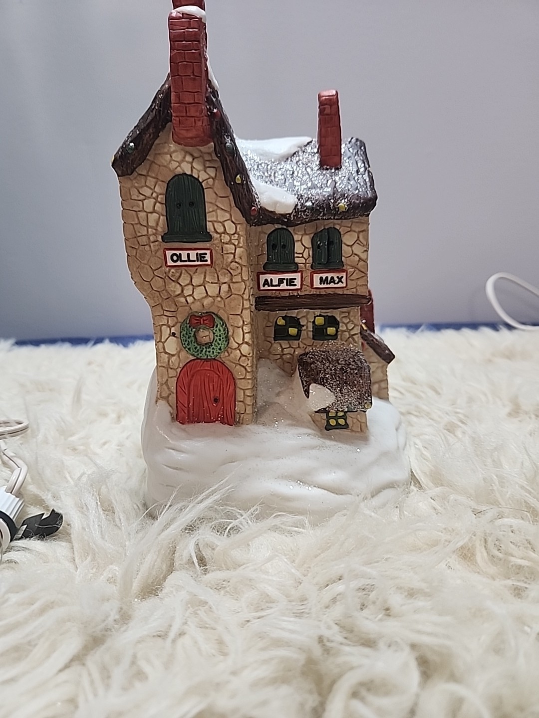 Kringle Mountain North Pole Christmas Village Lot Of 3 Elves,Reindeer,Santa