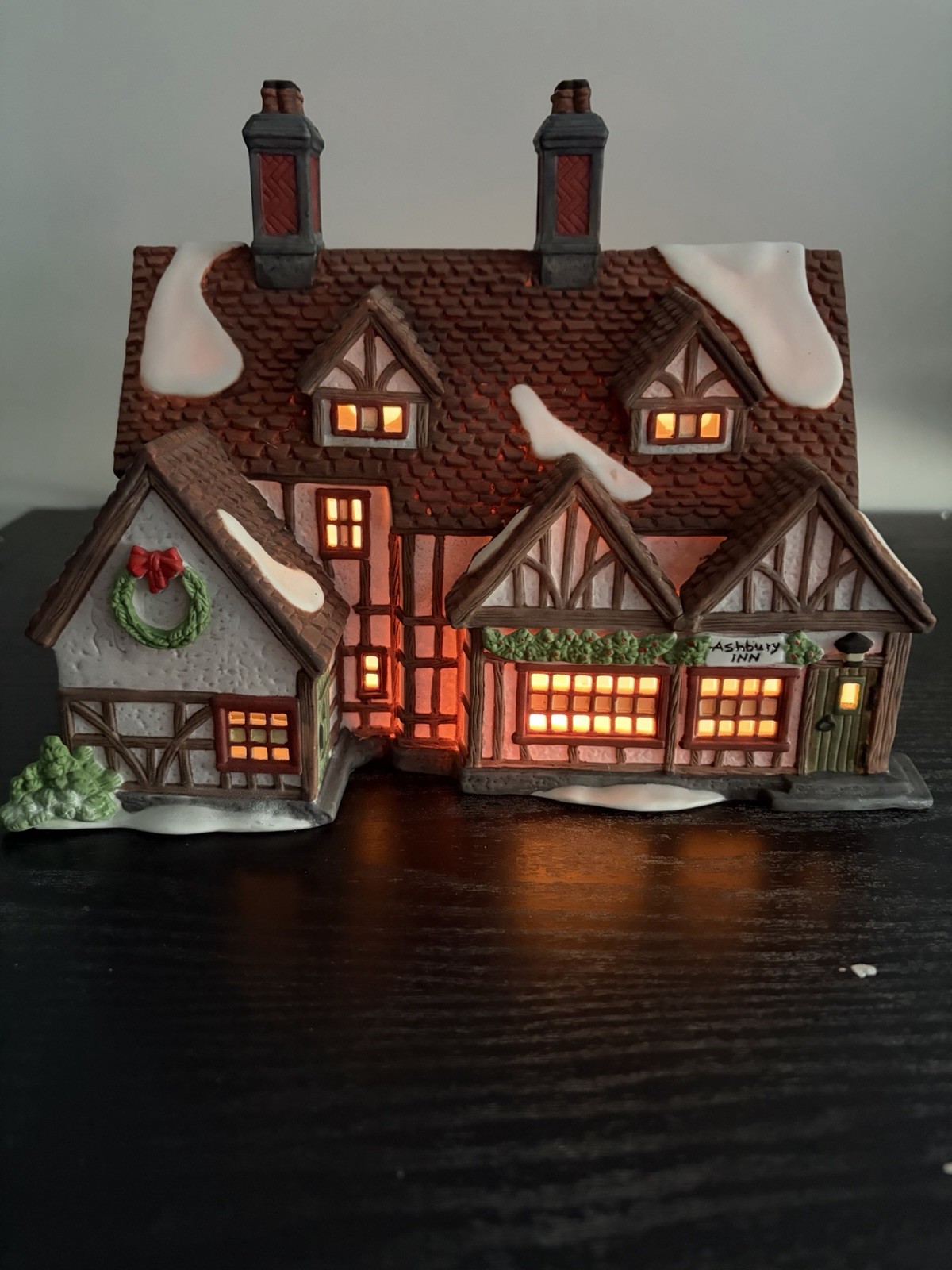Heritage Village Collection Dickens’ Village Ashbury Inn Illuminated Boxed 1991