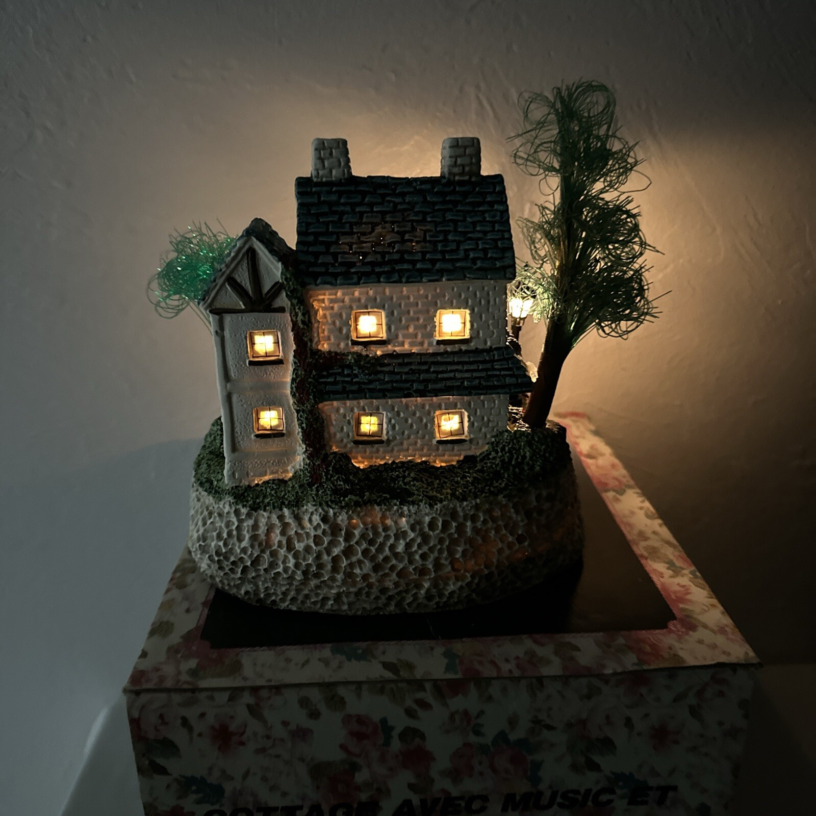 Country Cottage With Music & Light Made in Taiwan -Eleco