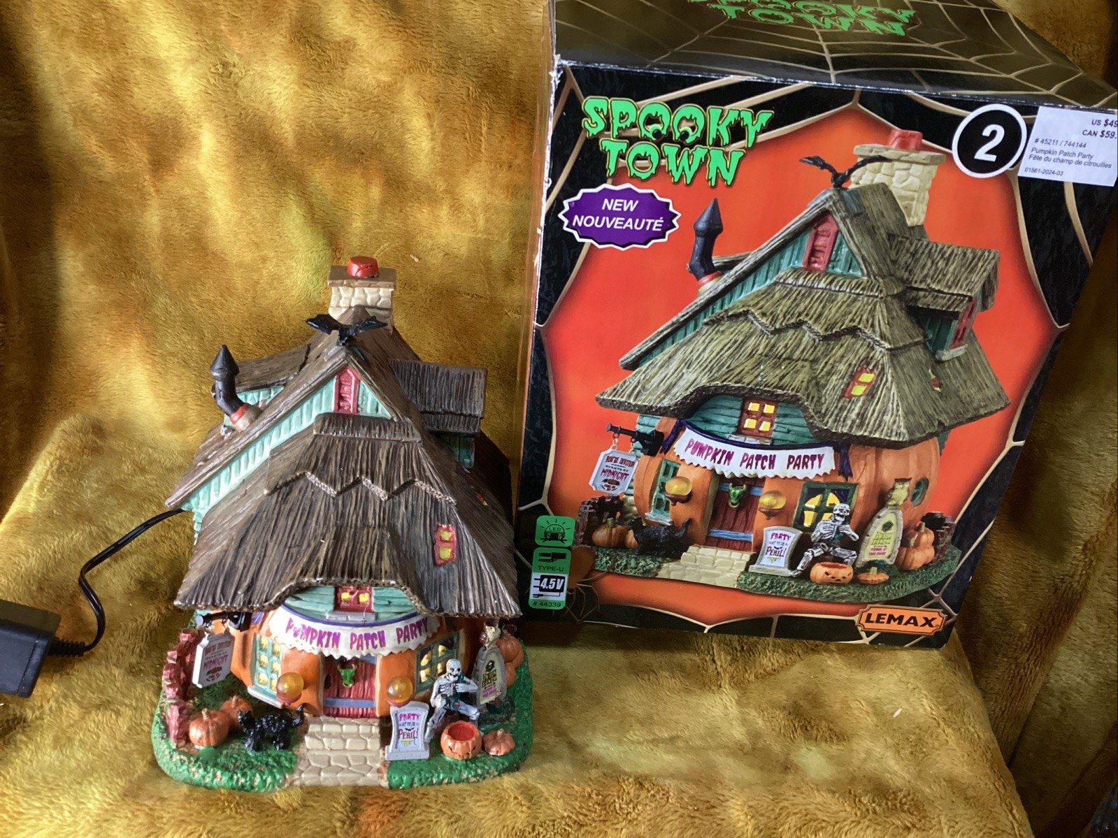 NEW Lemax Spooky Town Pumpkin Patch Party Halloween Village Pumpkin House NIB
