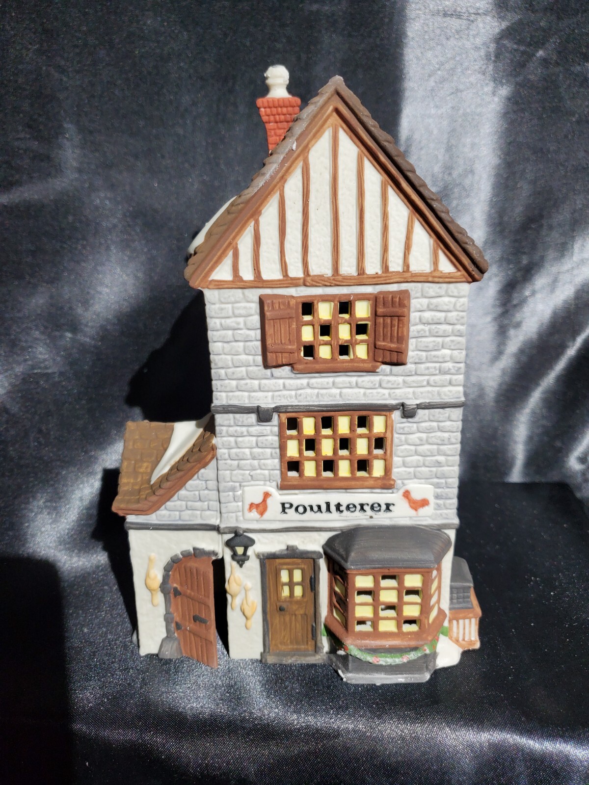 Dept 56 Heritage Village Dickens Series #5926-9 “Poulterer” Lighted House W/Box