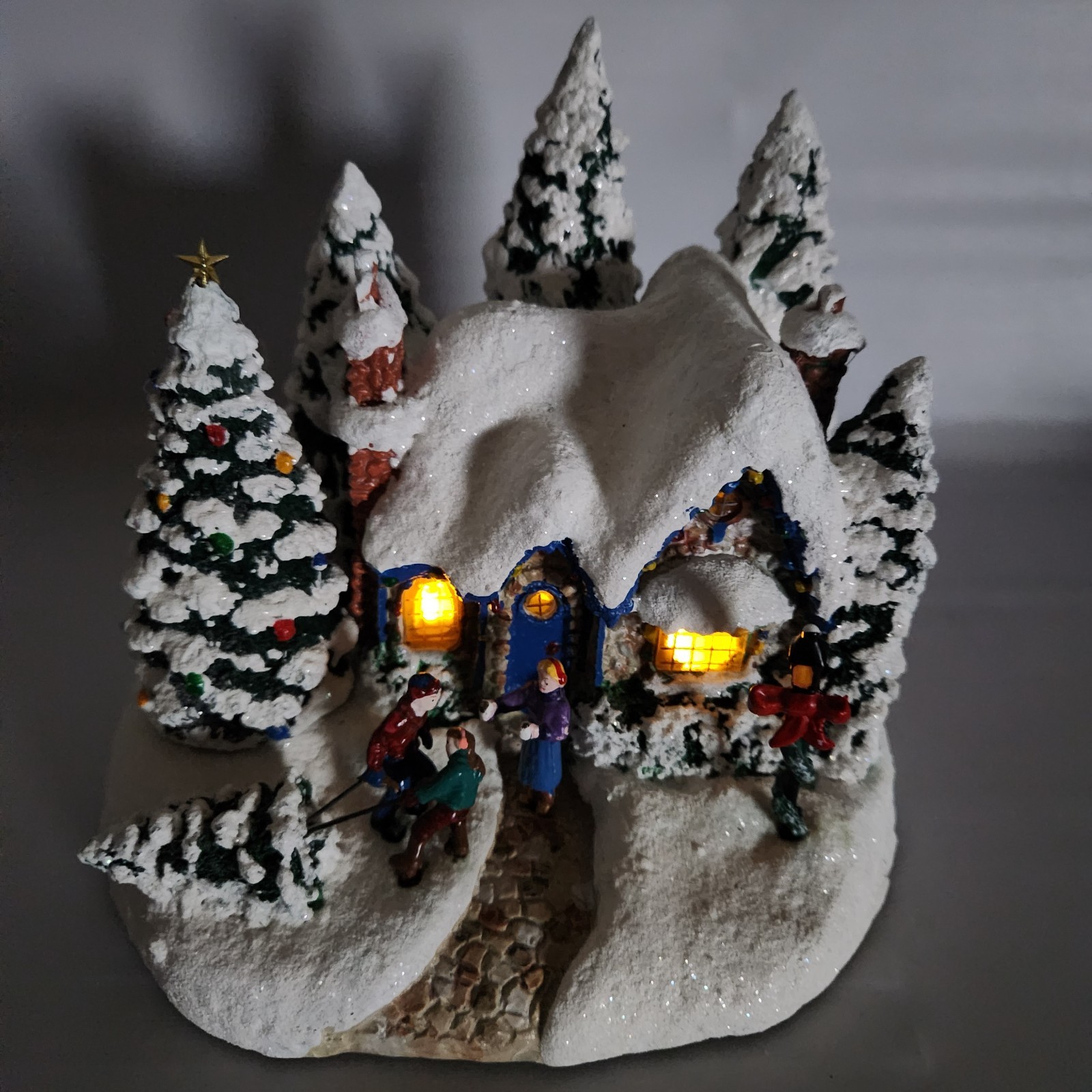 Thomas Kinkade Country Christmas Homecoming Light-Up House 2015 Teleflora