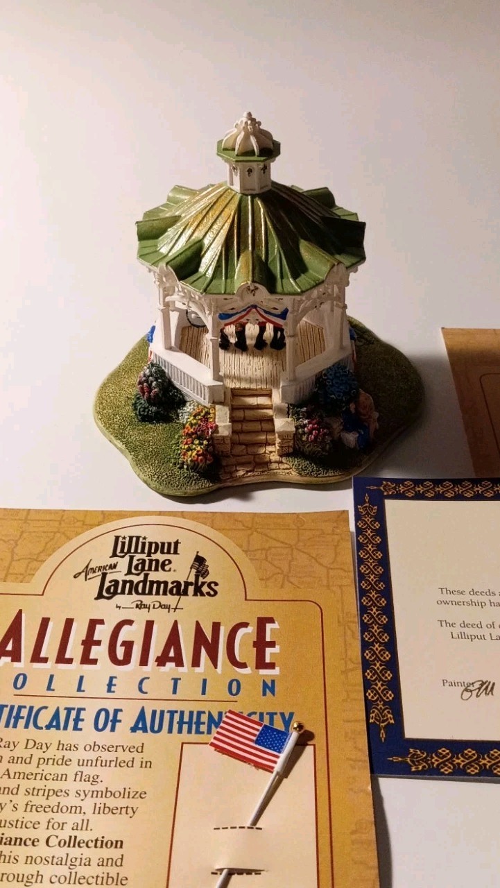 Lilliput Lane “Fourth Of July” From The Allegiance Collection, Limited Edition