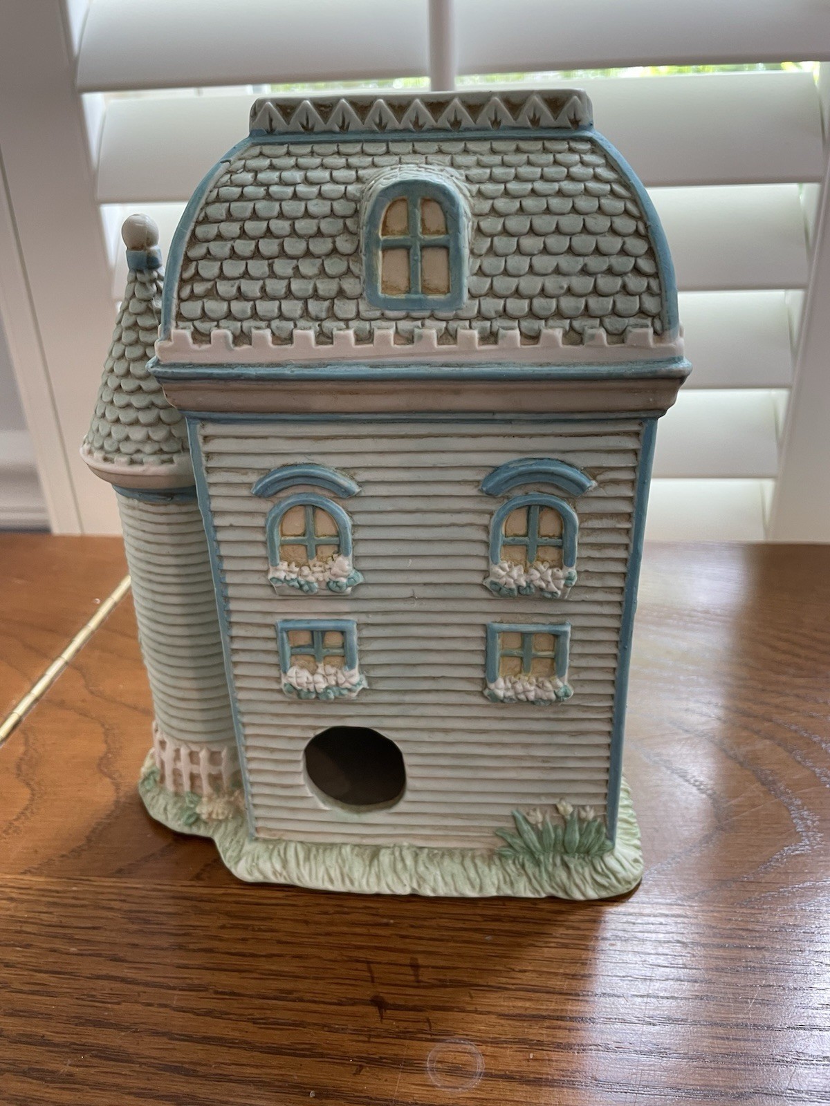 Cottontail Lane Easter Village Lighted Inn 1995