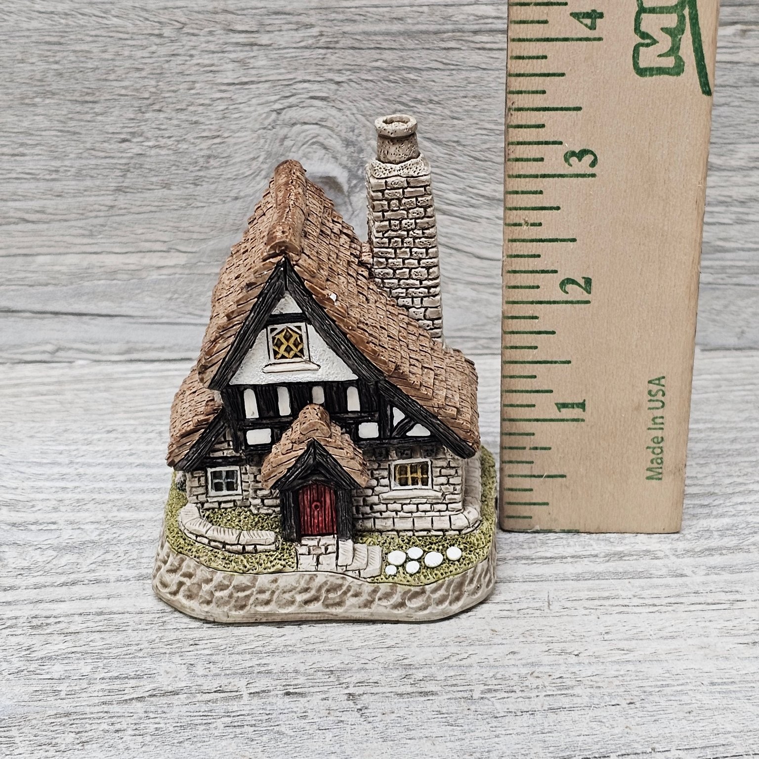 David Winter Dagonet The Fools King Arthur Village Cottage 3.5in Collectible
