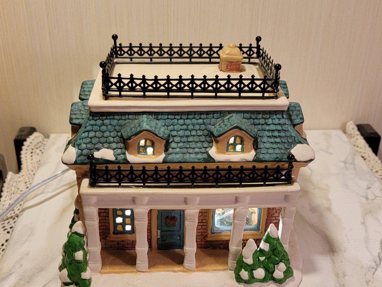 Christmas Interior view American Greeting Ingleby Village Bankers lighted House