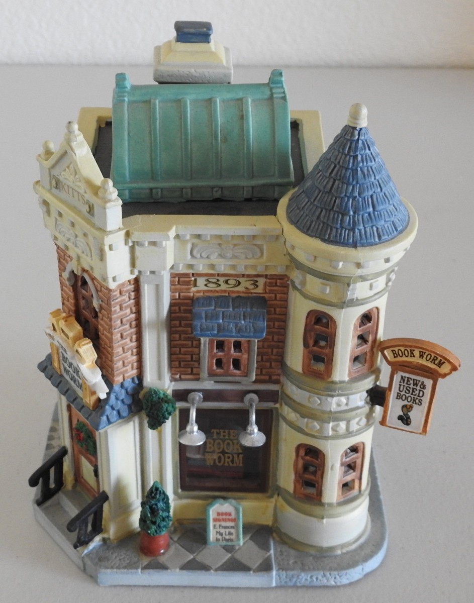 2009 Lemax Coventry Cove The Book Worm Holiday Village Retired NO LIGHT or BOX