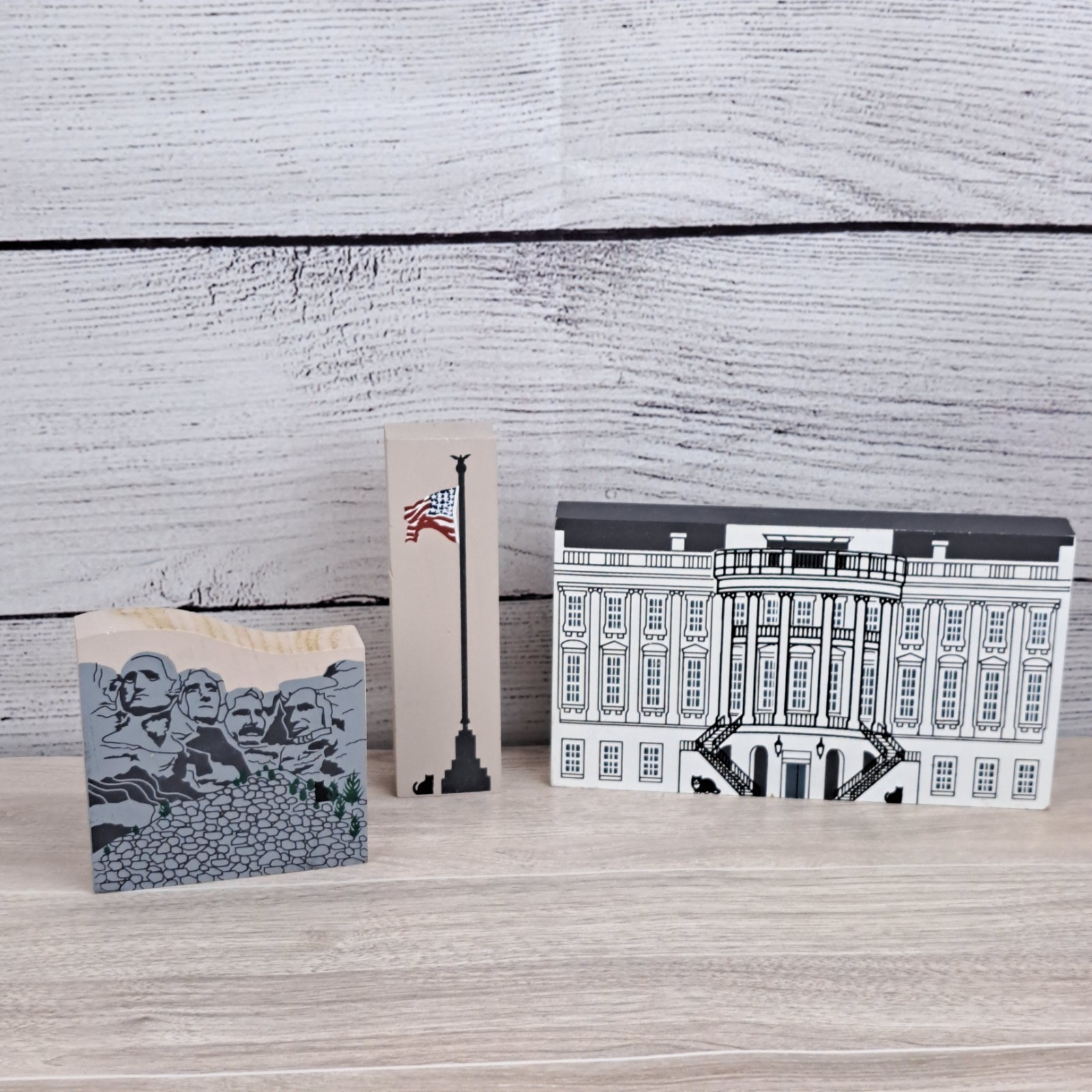 Cat’s Meow Village ’91 The White House Washington DC Mount Rushmore Shelf Sitter