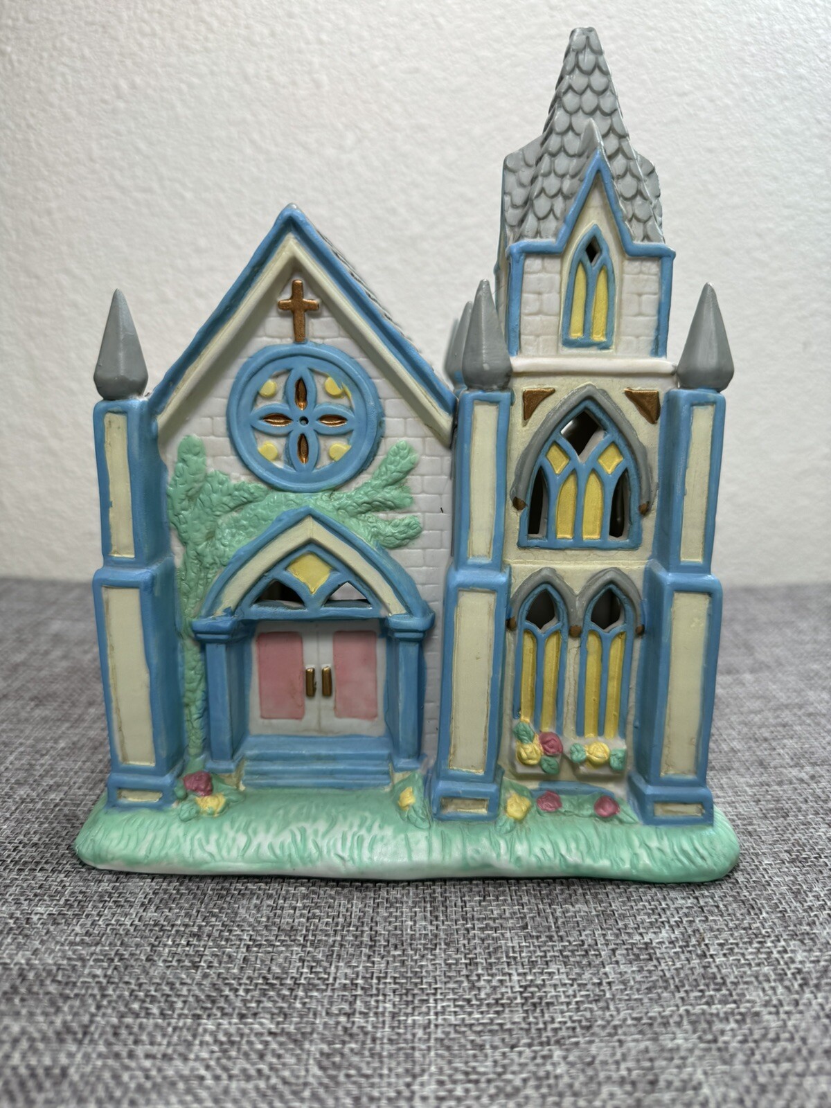 Cottontail Lane Midwest Cannon Falls Cathedral with Light Excellent Condition