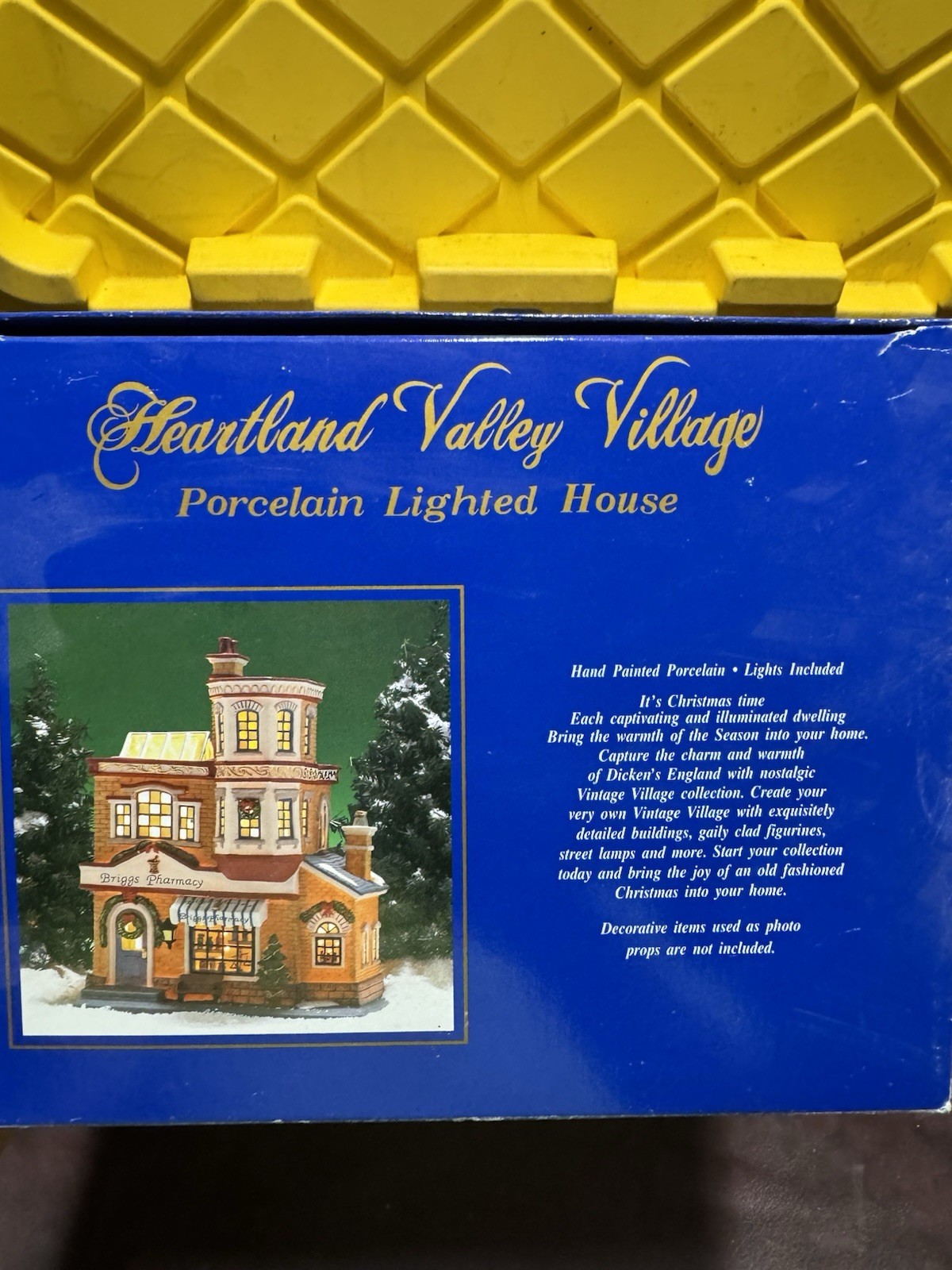 Heartland Valley Village Briggs Pharmacy Porcelain Lighted House
