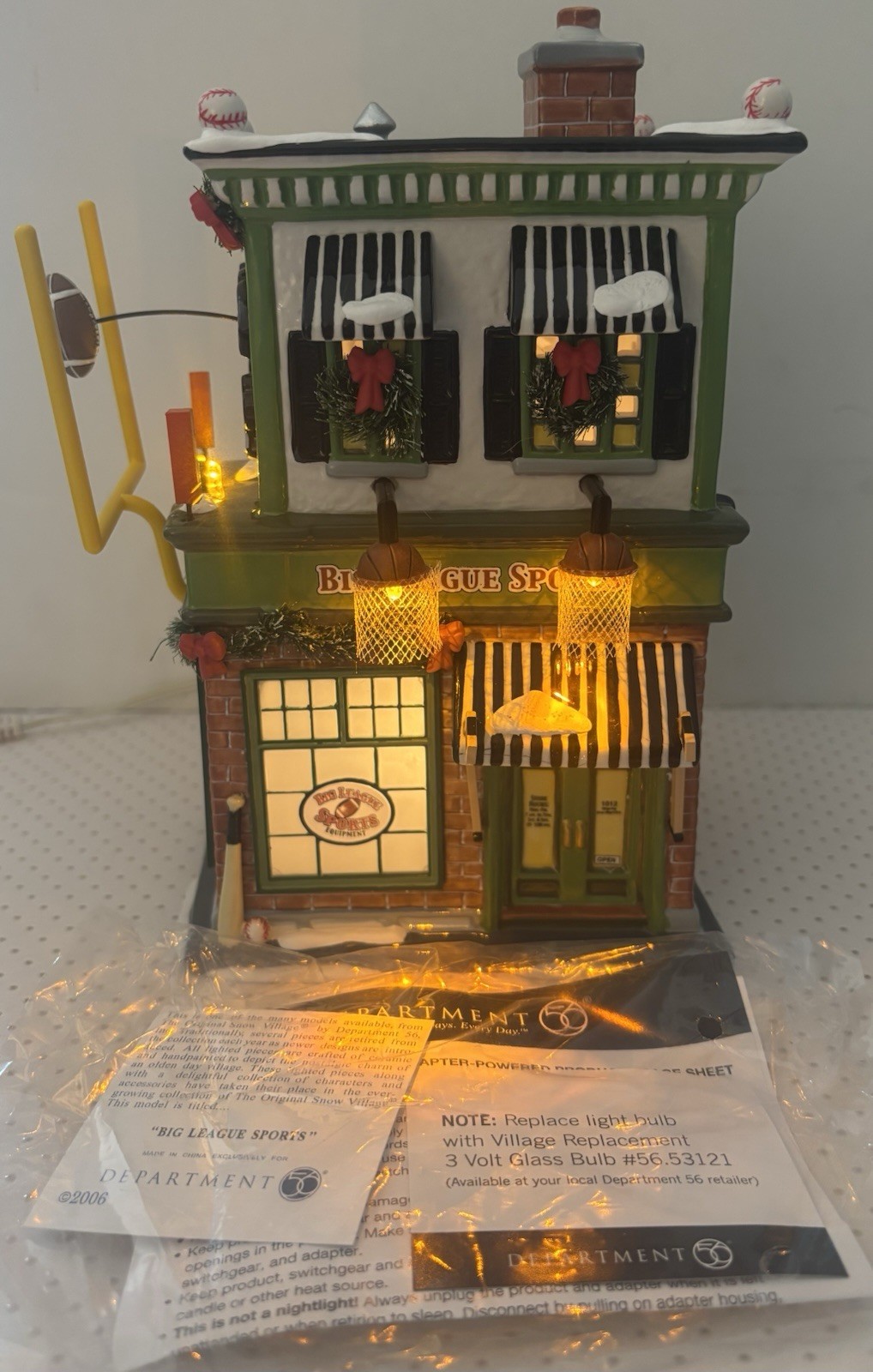 Dept 56 Original Snow Village Store BIG LEAGUE SPORTS 2006 Lighted 56.55604 Ret