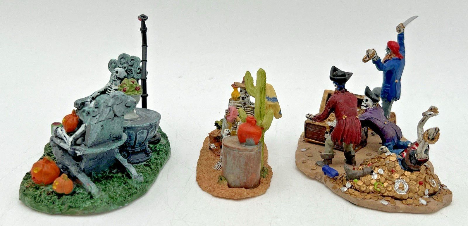 LEMAX SPOOKY TOWN PIRATES TREASURE CHEST, HEADLESS HORSEMAN SKELETONS, LEAF PILE