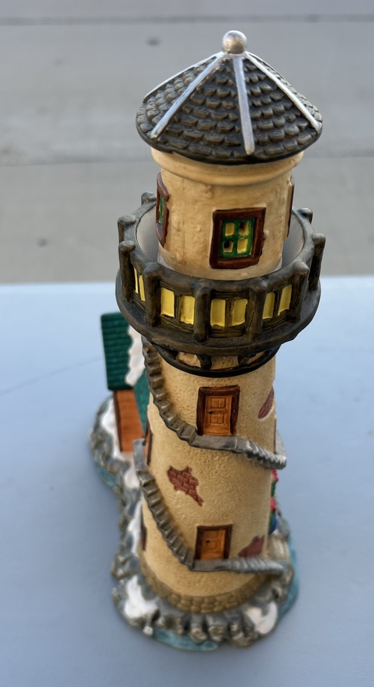 Vtg DICKENS COLLECTABLES Victorian Series Lighted House Lighthouse Cabin 1998 