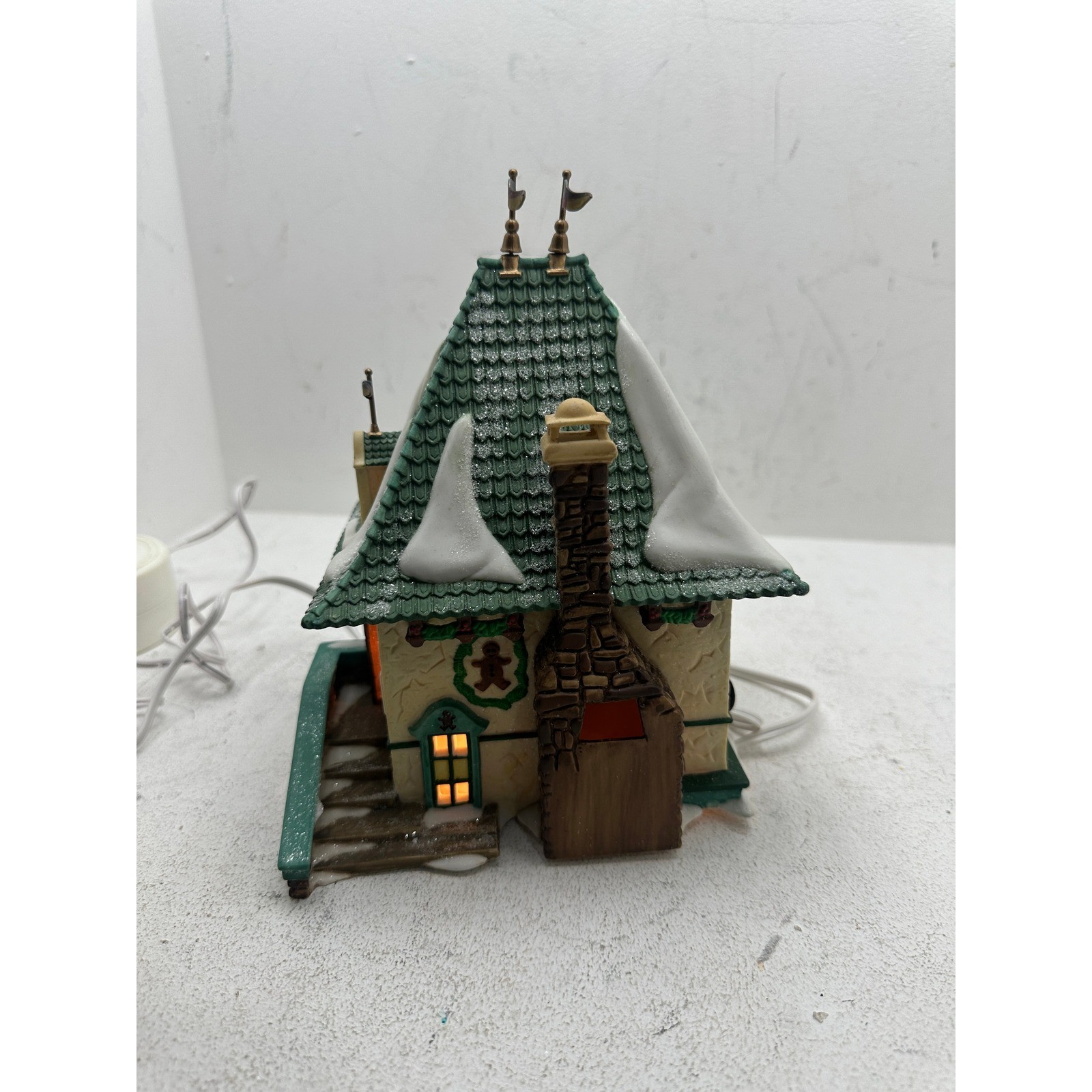 Dept 56 North Pole Series Elsie’s Gingerbread Shop 56730 Christmas Village 1998