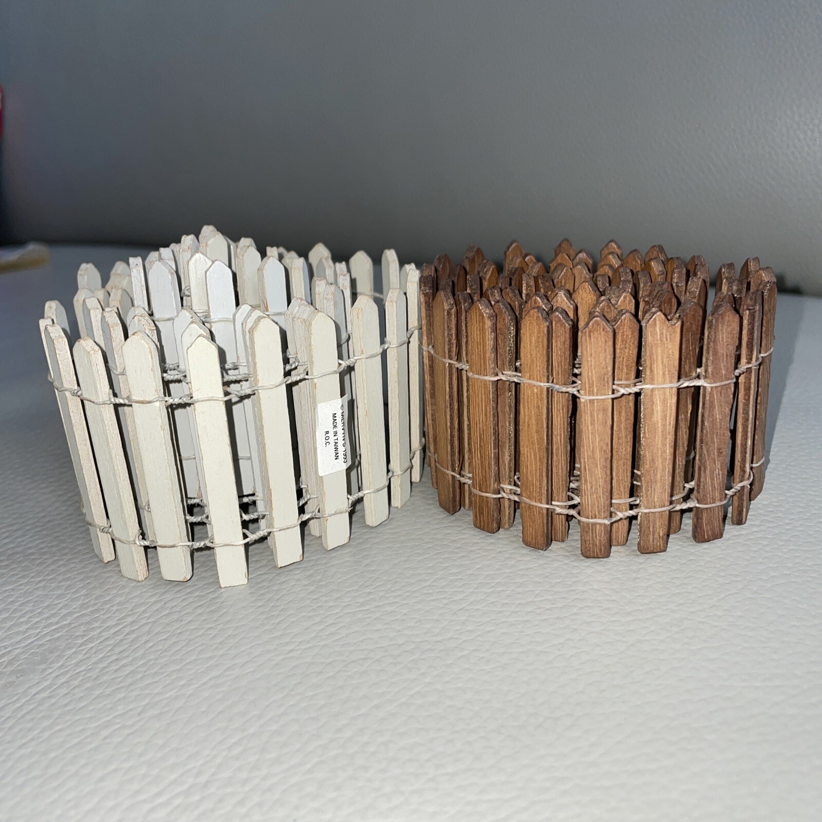 Mervyn’s 1993 Village Square 36″ Bendable Picket Fence White/ Natural Lot 2