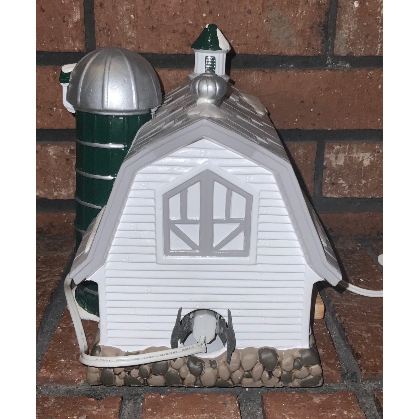 Department 56 Snow Village Dairy Barn 5446-1 Ceramic Christmas Building Lighted