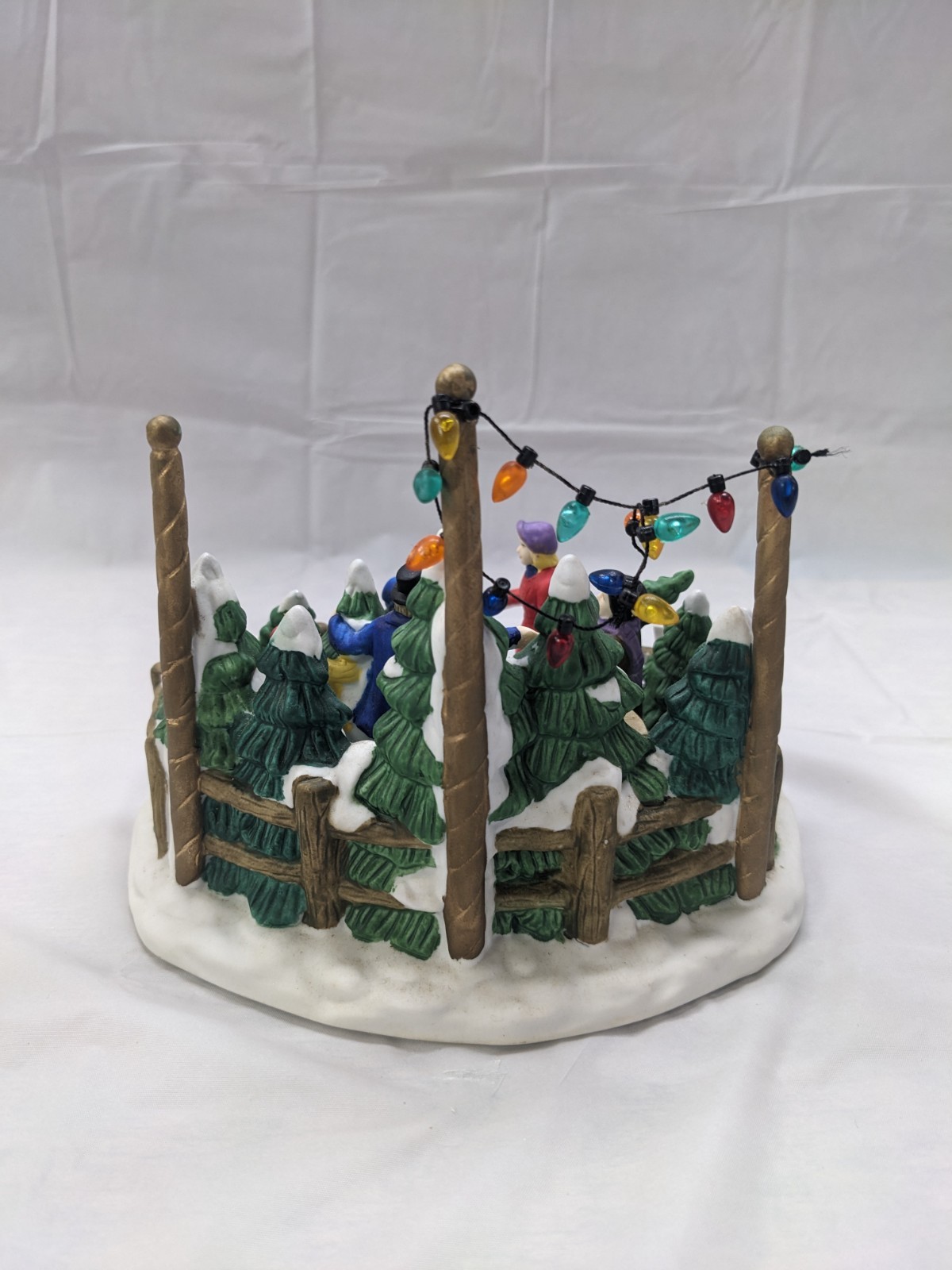 Vintage 1998 Victorian Village Collectibles Old Towne Tree Seller Christmas W/ B