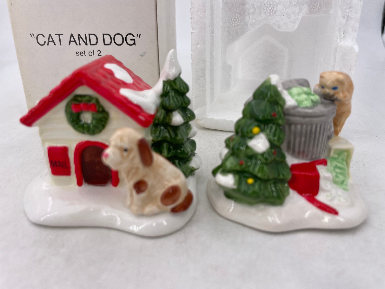 Department 56-Snow Village – Doghouse/Cat In Garbage Can 2.75″ – 51314