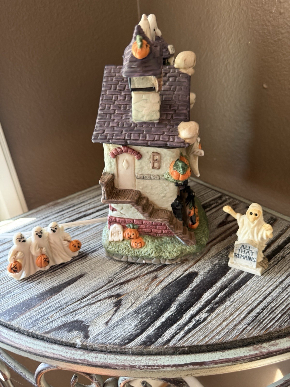 Vintage Halloween Village Ghoulsville Haunted House with 2 Figurines