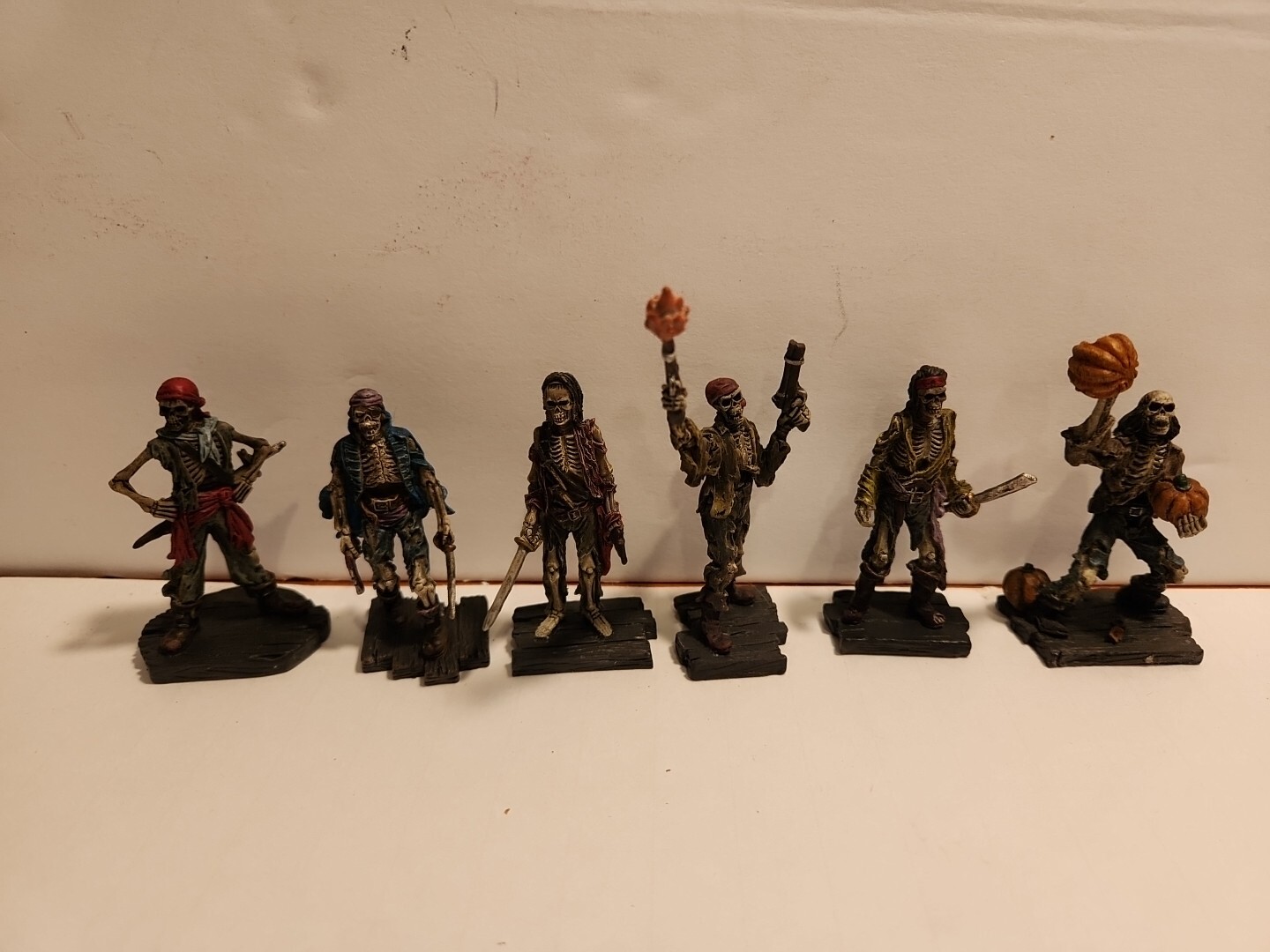 Hawthorne Village Pirate’s Life For Me Pirates Of The Caribbean Complete Set (6)