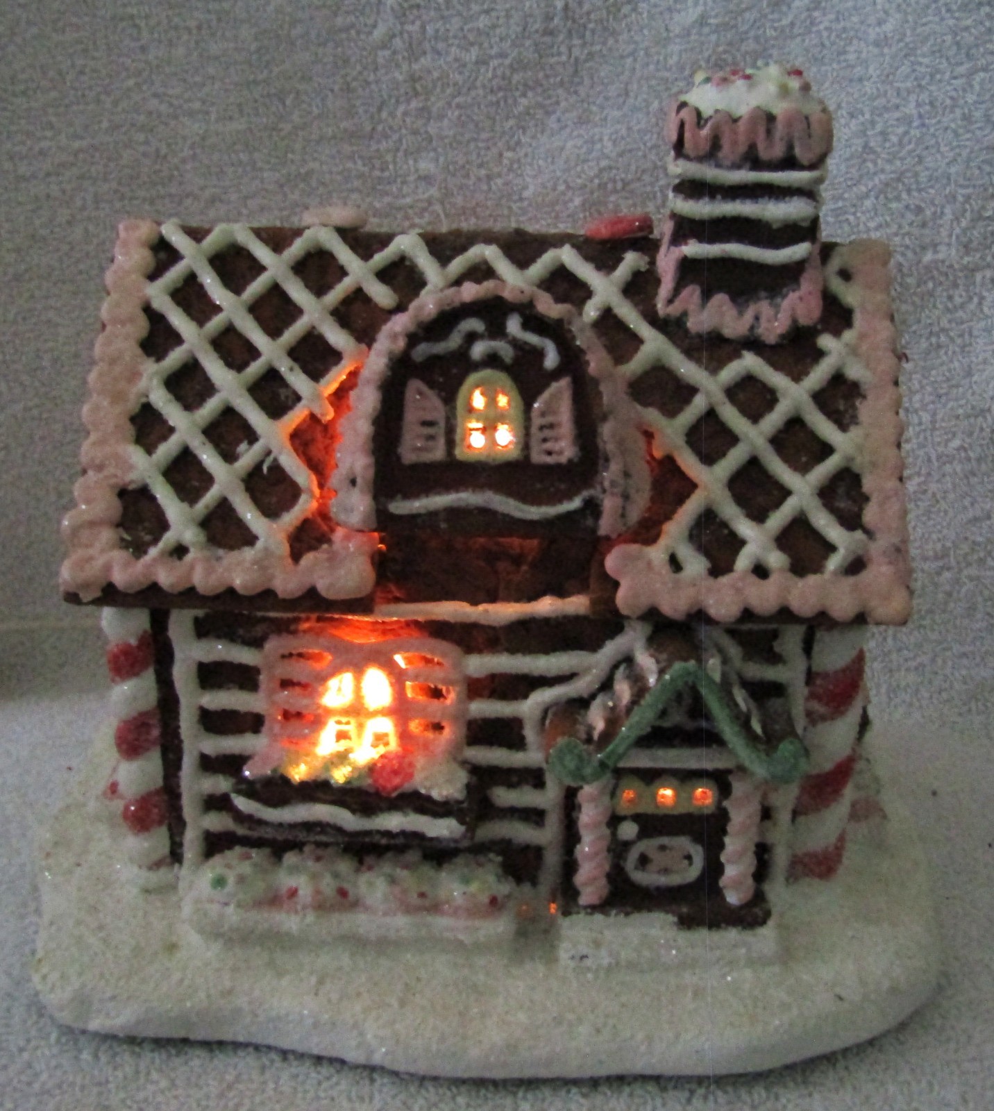 Silvestri Lighted Christmas Gingerbread House. 7.5 X 6.5 X 6″.