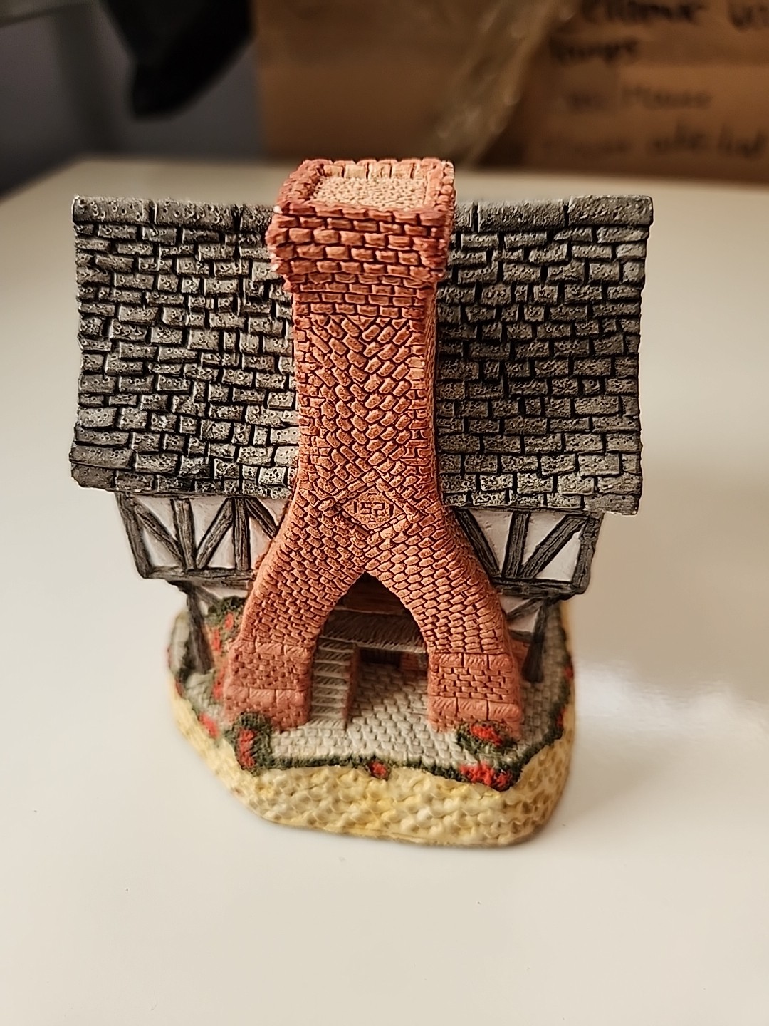 David Winter Tudor Manor House Hand Made & Hand Painted Great Britain 1981