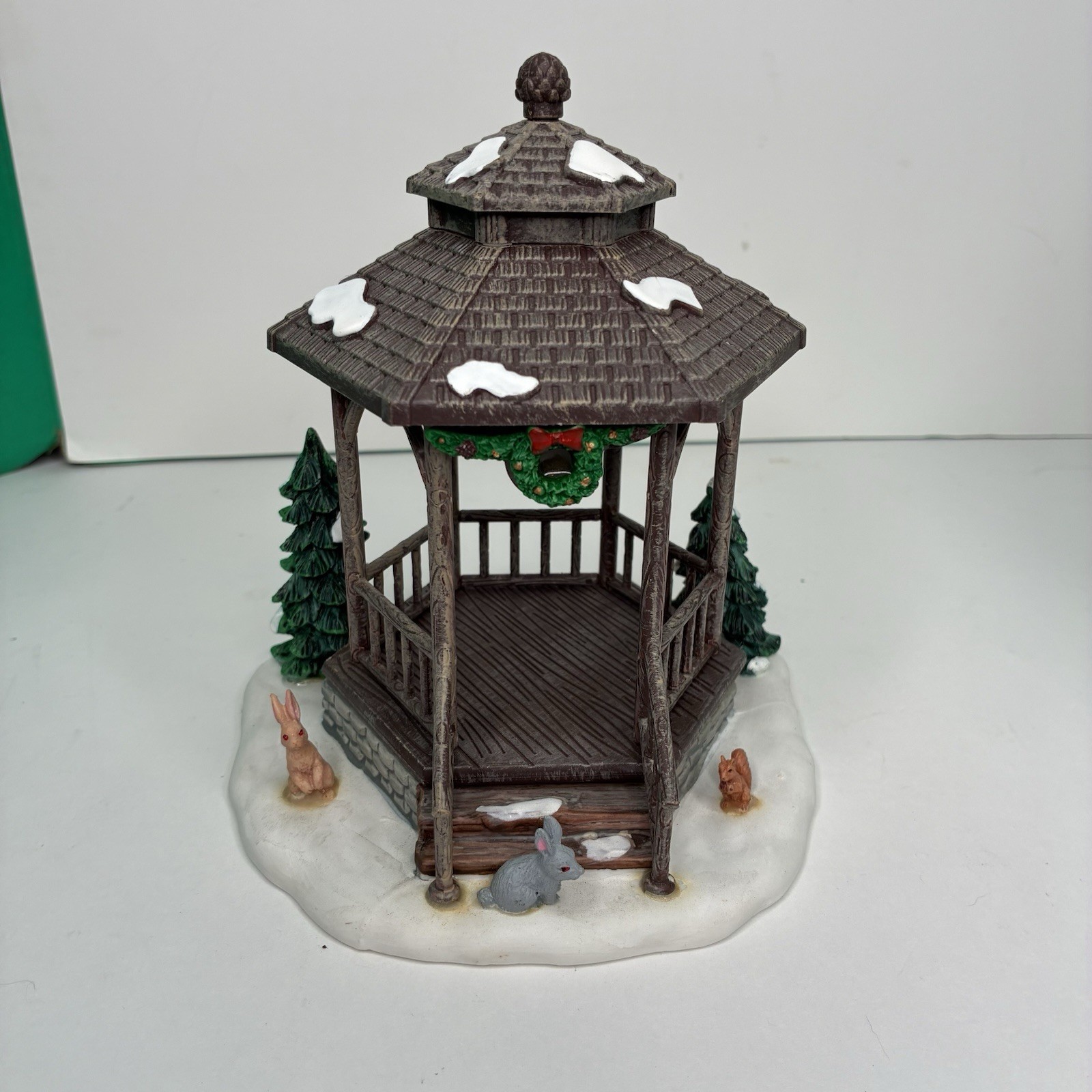 Lemax #43084 Winter Gazebo Table Accent Boxed 2014 Christmas Village