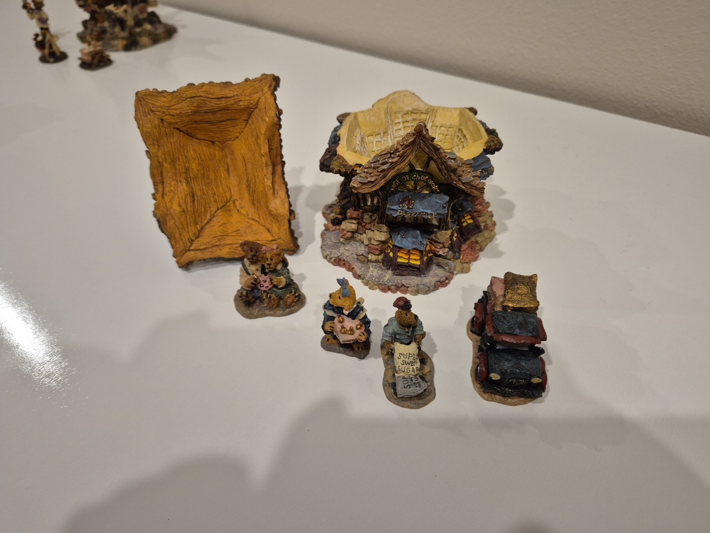 Lot 8 Boyds Town Bearly Built Villages & 31 Mini Figuries