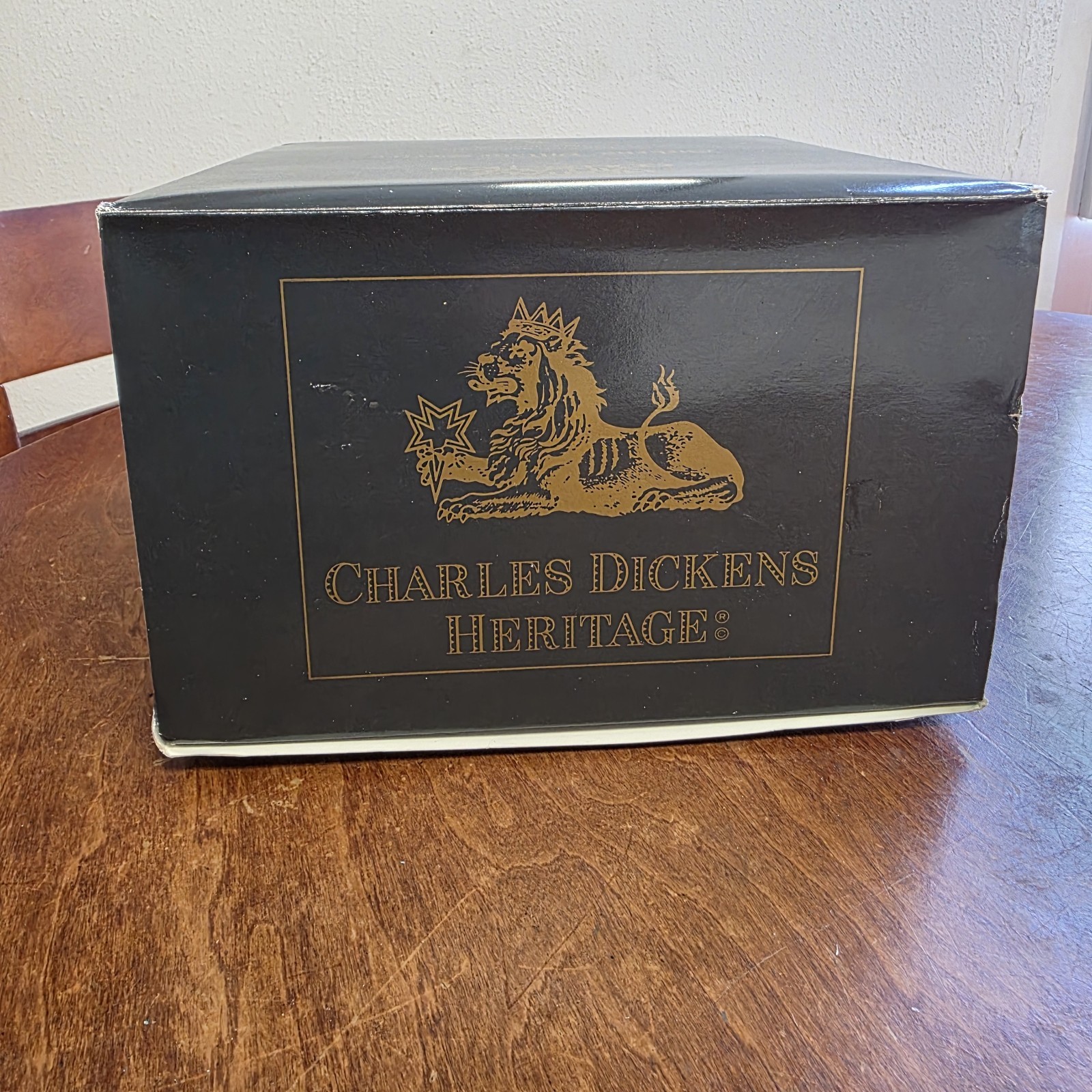 The Heritage Village Collection Dickens Village Series The Pied Bull Inn 1993