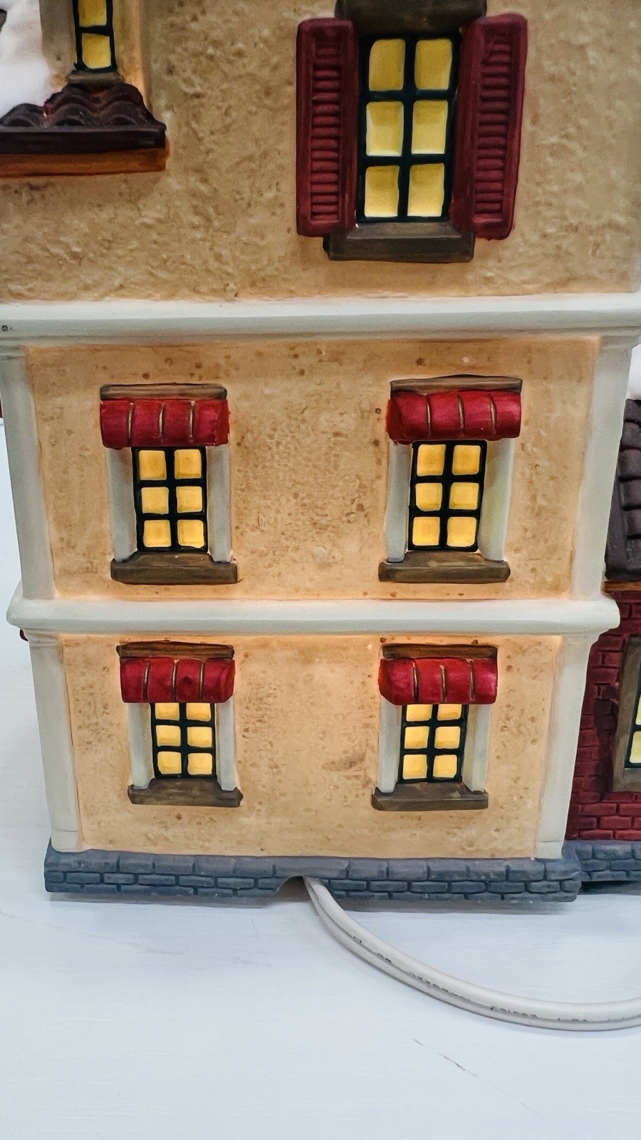 Copperfield Keepsake “ Holly Apartment ” Porcelain Lighted House Excellent !