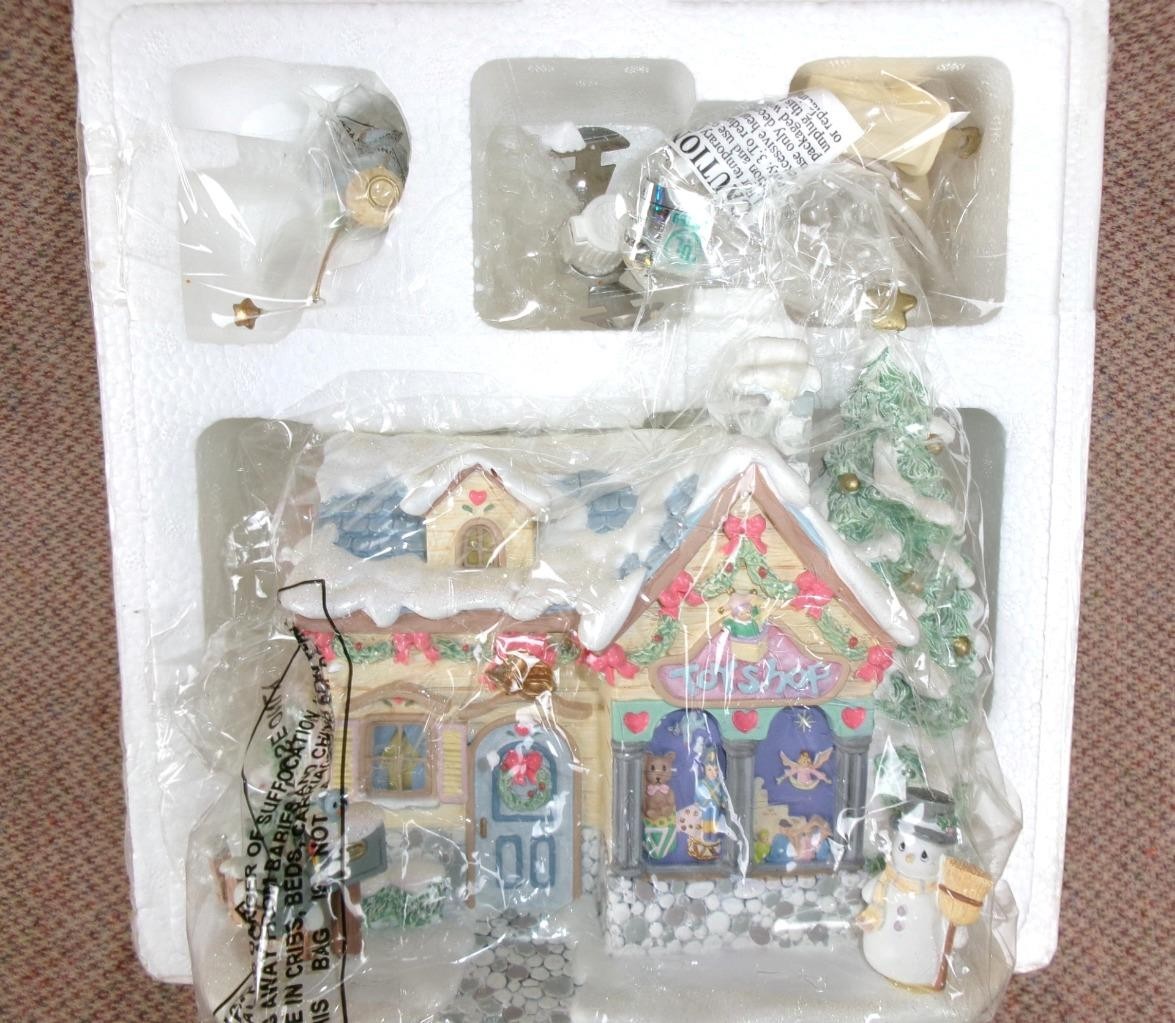 Precious Moments Tiny Treasures Toy Shop Hawthorne Christmas Village COA NEW