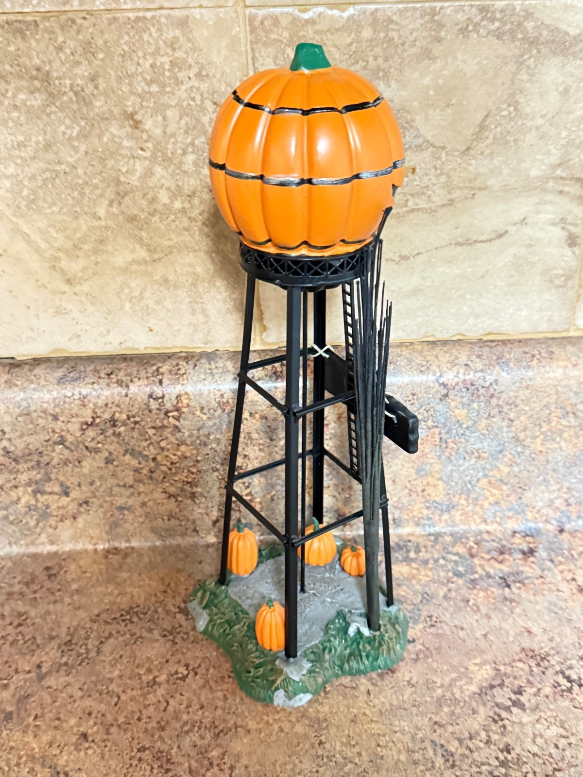 DEPARTMENT 56 HALLOWEEN WATER TOWER 56.53223 JDL