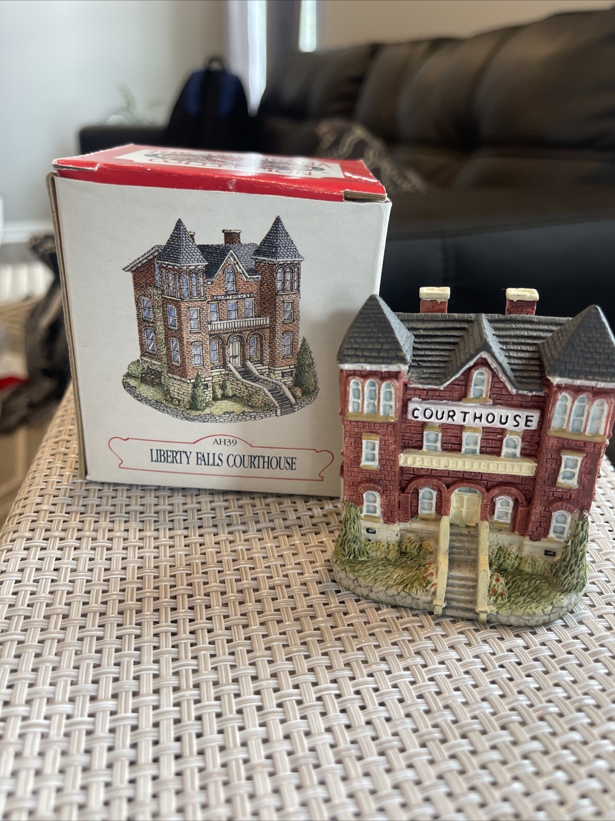 Vintage Liberty Falls Courthouse Americana Collection Village AH39 Figurine