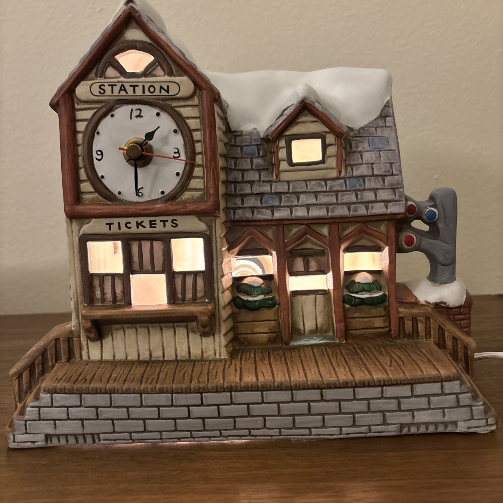 Lefton Colonial Christmas Village MULBERRY Train STATION 07344 Clock Works EUC