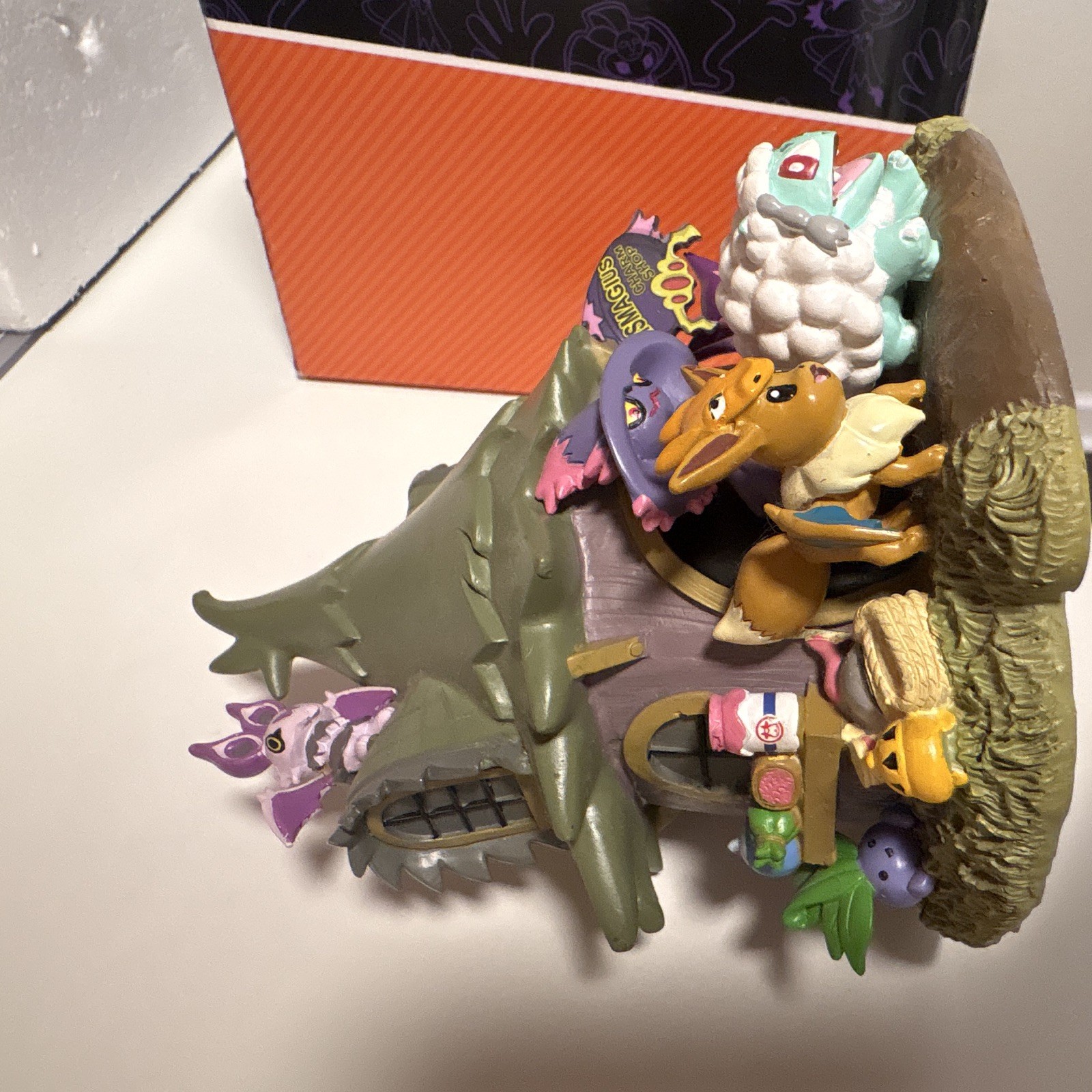 Pokémon Center Haunted Pokémon Village House Figurine Boxed 2020 Halloween