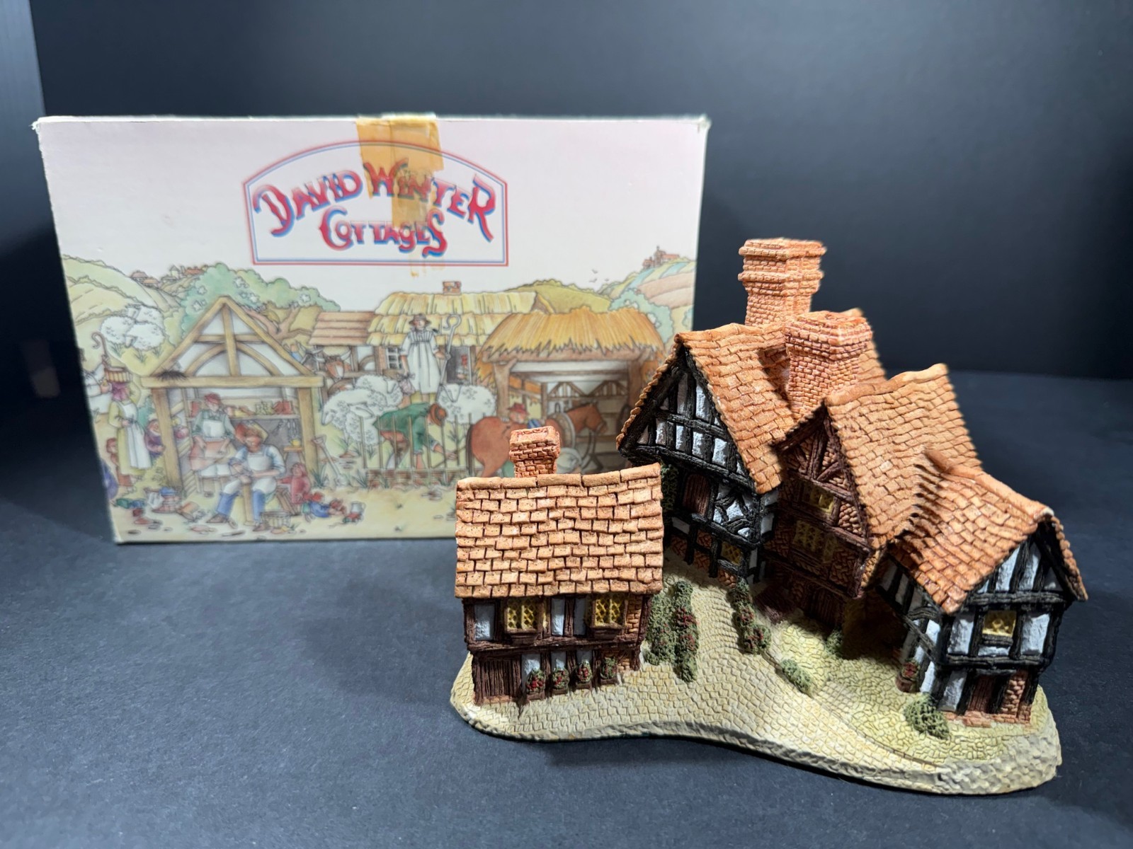 David Winter Cottages Stratford House w/ Box, 1981. No COA