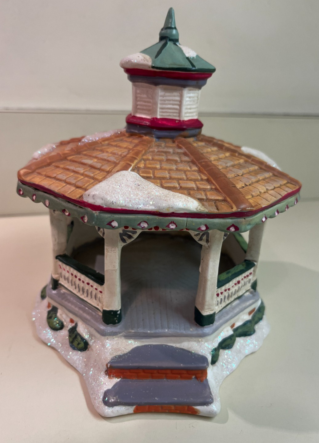 Enesco It’s a Wonderful Life Holiday Bedford Falls Gazebo Series VI, READ