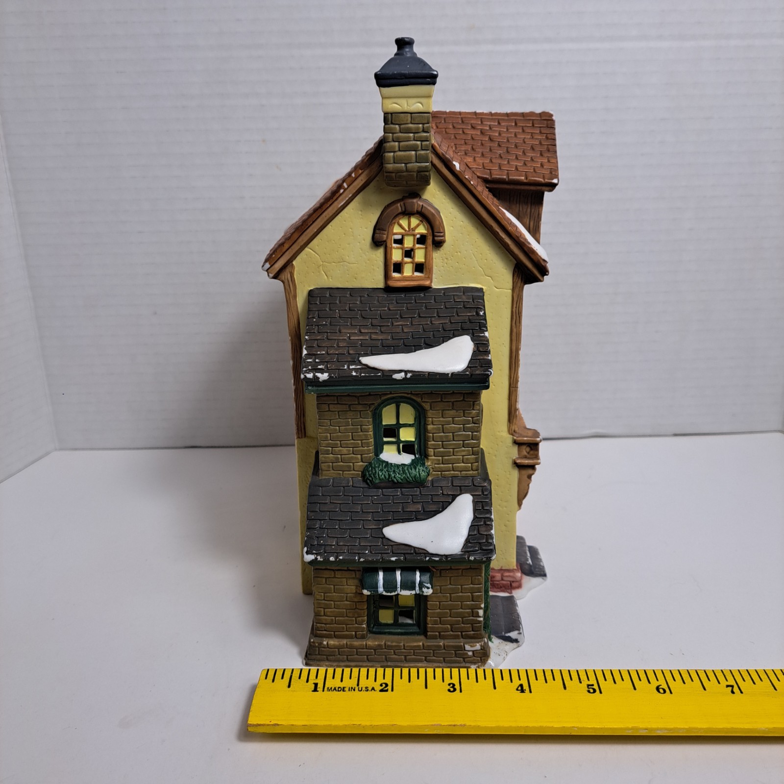 2000 Santa’s Workbench Porcelain Building “The Silver Lining” Illuminated