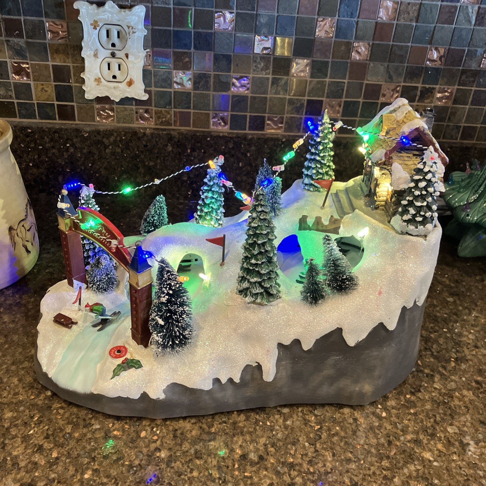 Downhill SKI Resort Lights Flash & Musical Village/Display no animation Read