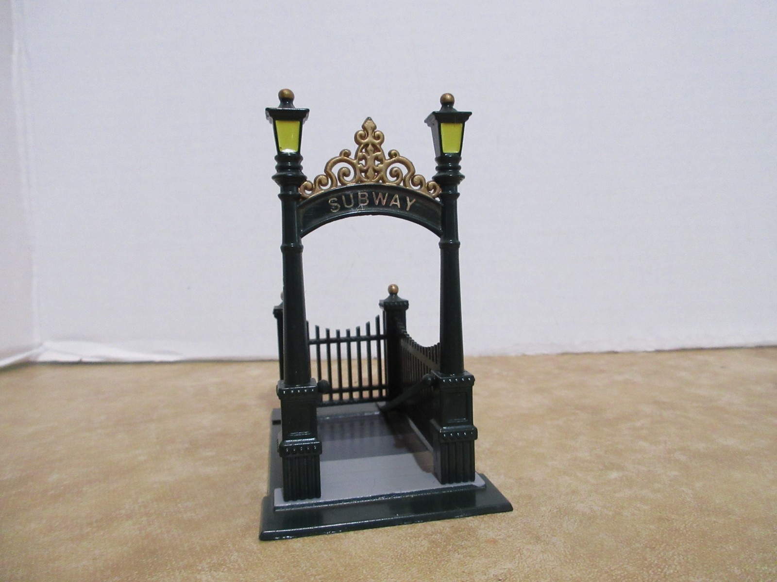 Dept. 56 Heritage 1991 CIC City Subway Entrance & 2 Sets Of Wrought Iron Fence &